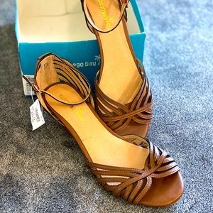 Prima Cognac Sandal Sz 11 Wedge 2-3inch🩱👙👗👖